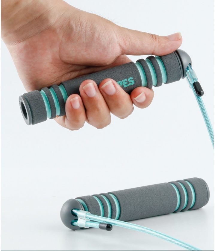 Tangle free 360 swivel bearing on fitness skipping rope handle