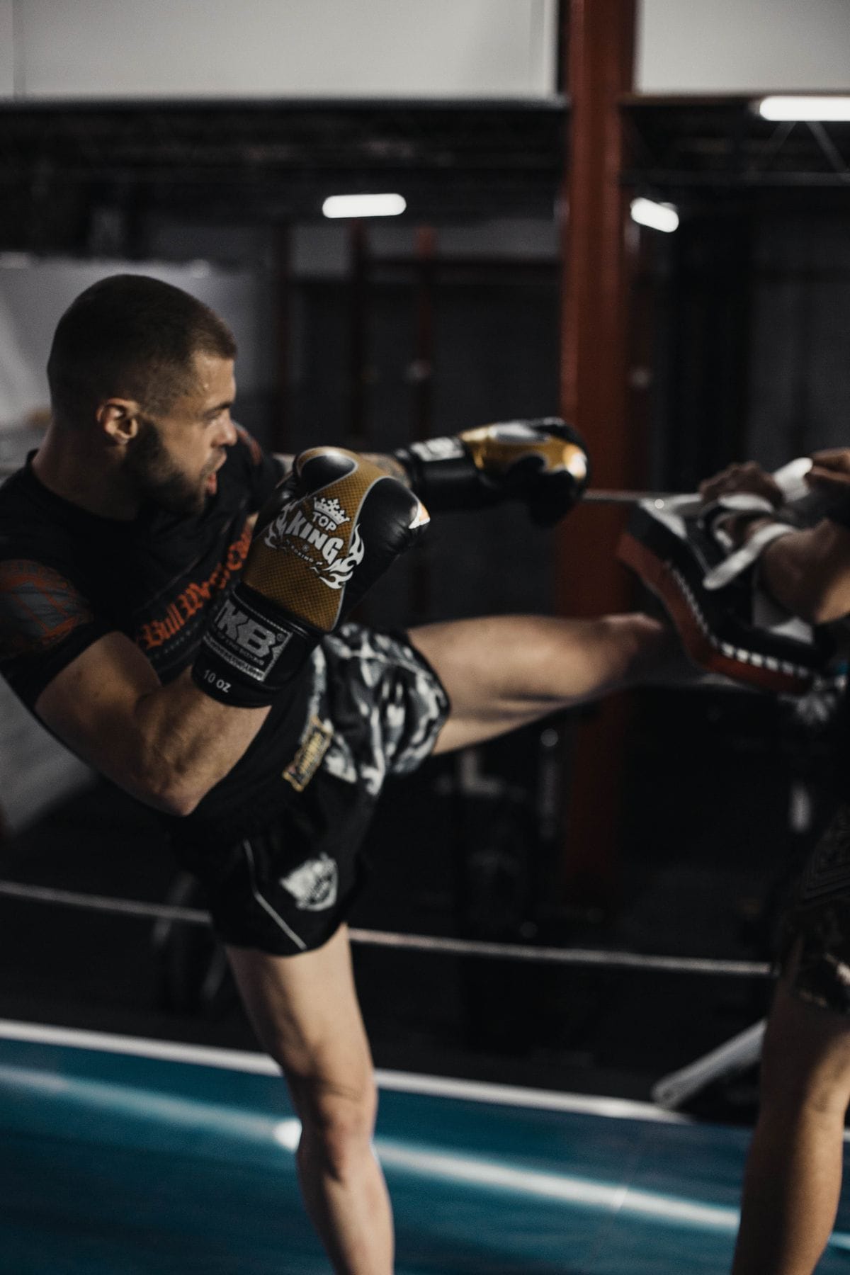 thai boxing vs kickboxing kick pad training